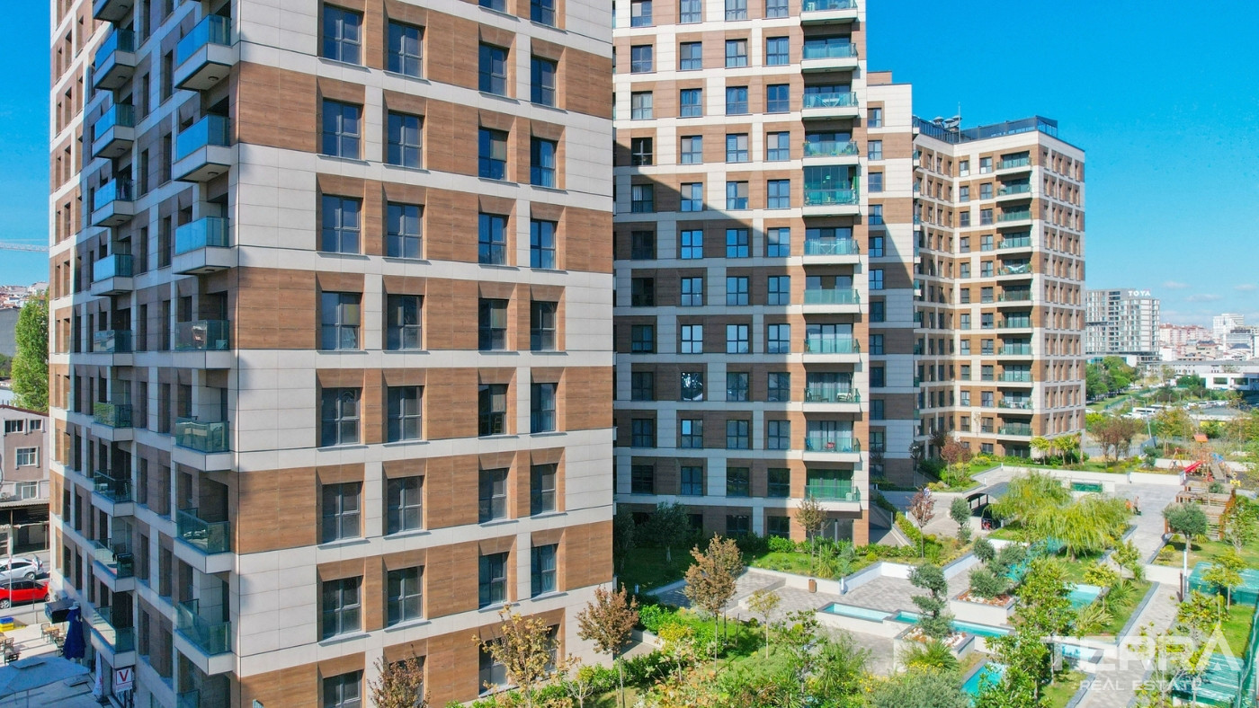 İstanbul Apartments for Sale Close to Universities and Shopping Malls - 102968