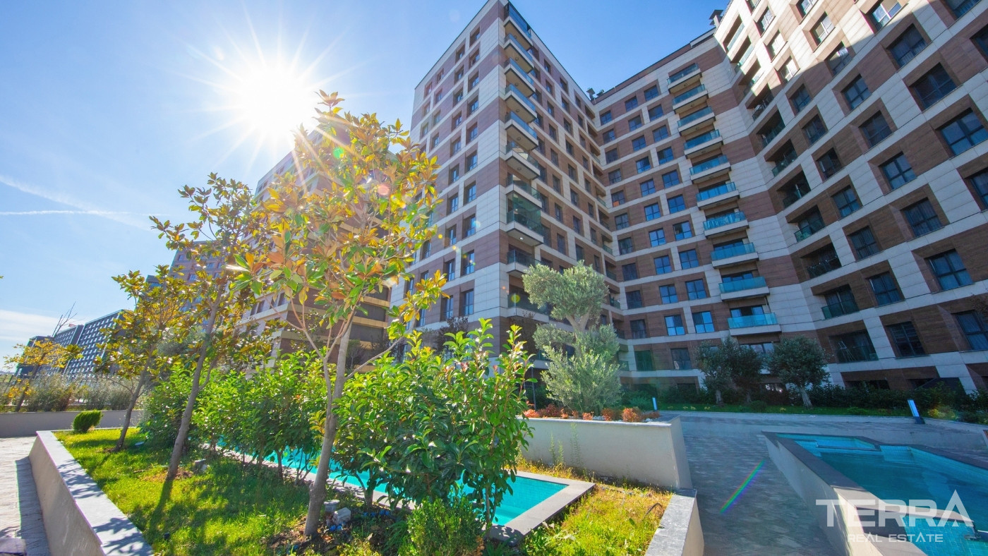 İstanbul Apartments for Sale Close to Universities and Shopping Malls - 102973