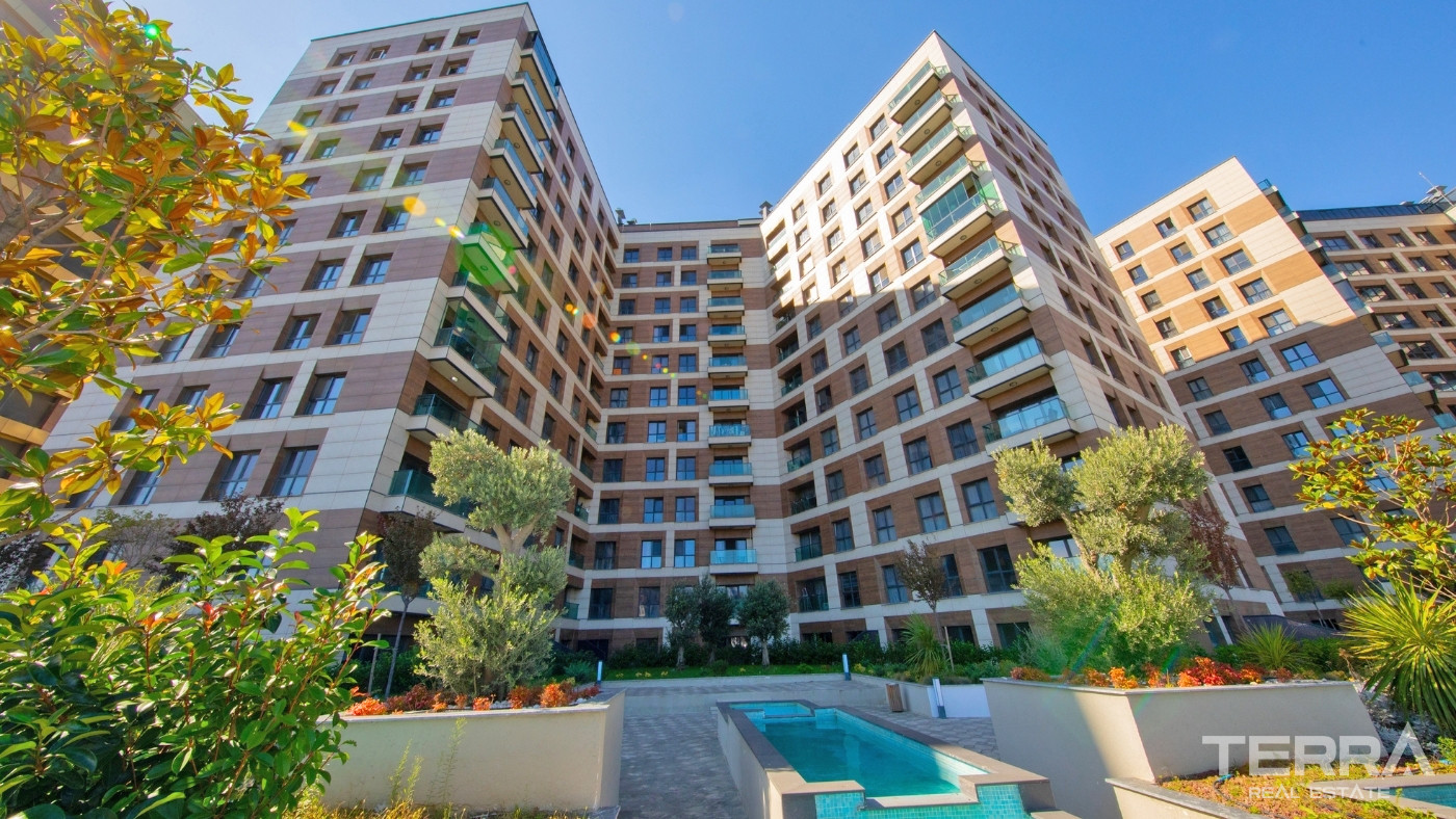 İstanbul Apartments for Sale Close to Universities and Shopping Malls - 102975