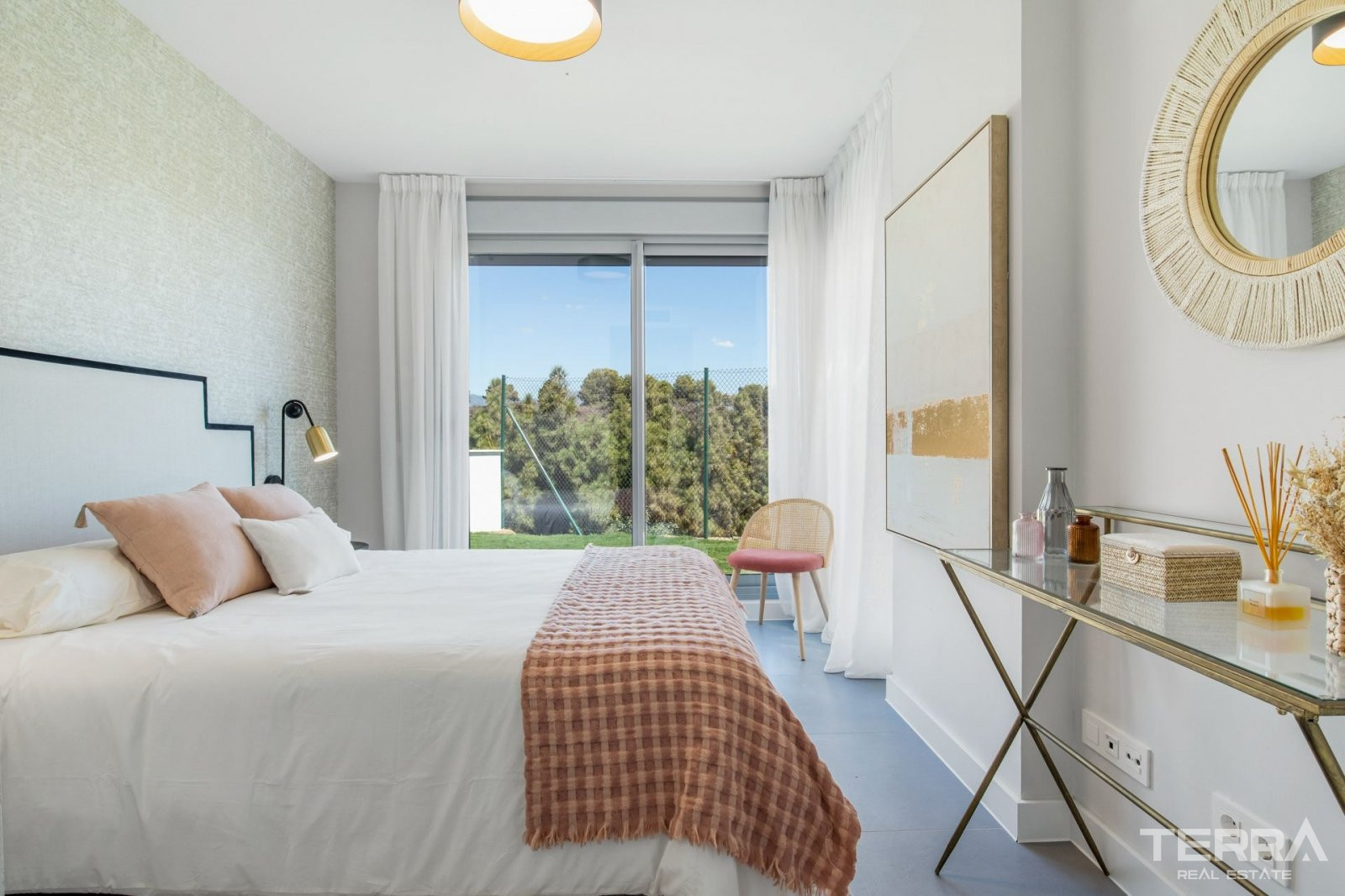 Sea View Apartments for Sale in Mijas Costa, Costa del Sol - 105664