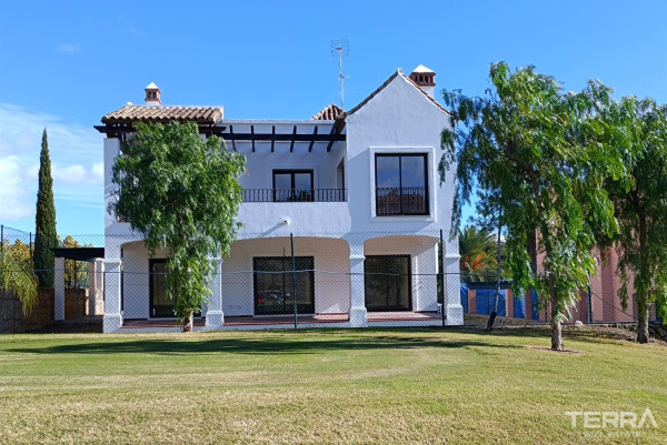 Golfvillen zum Verkauf in Estepona, Málaga, Spanien