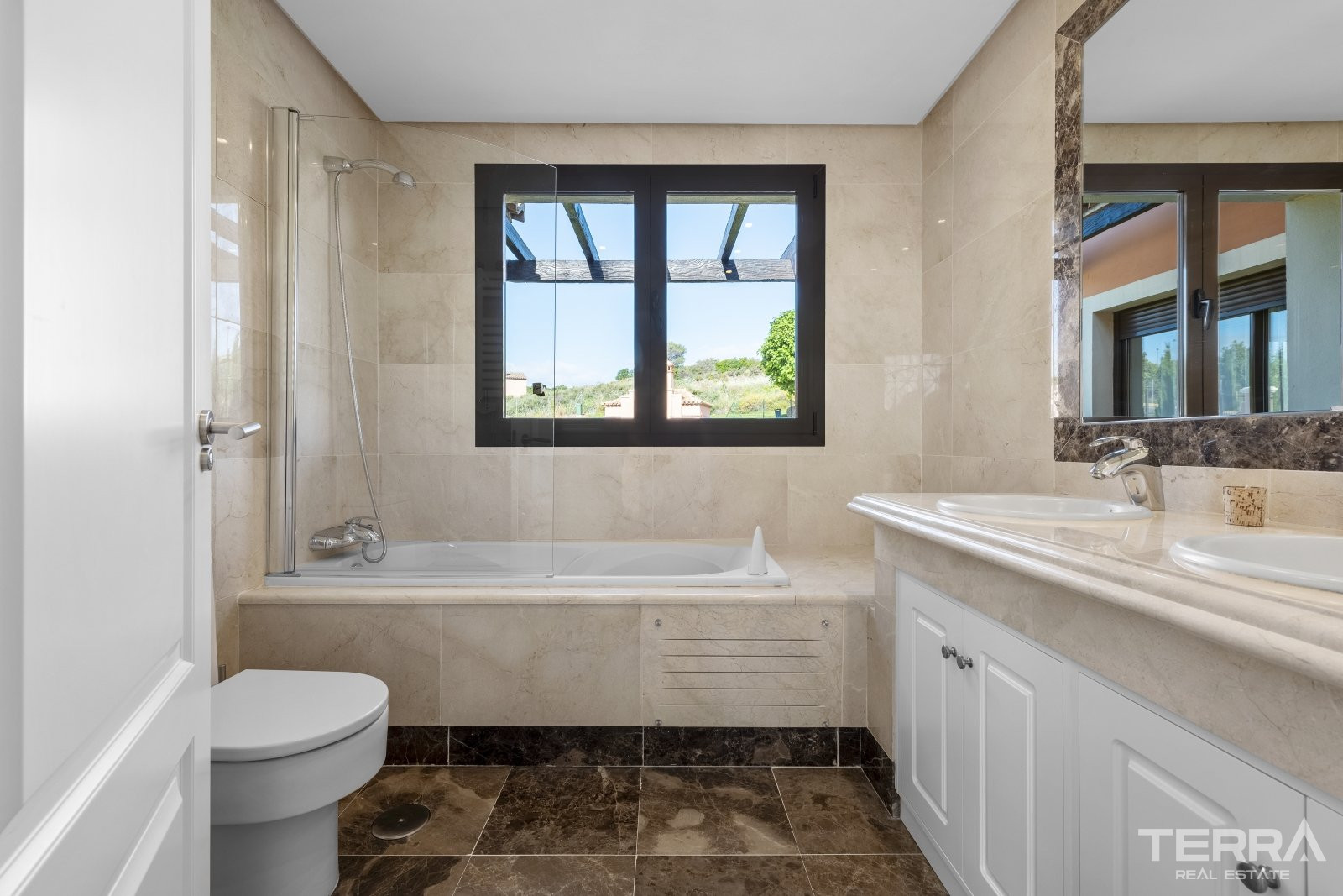 Golf Villas for Sale in Estepona, Málaga, Spain - 105737