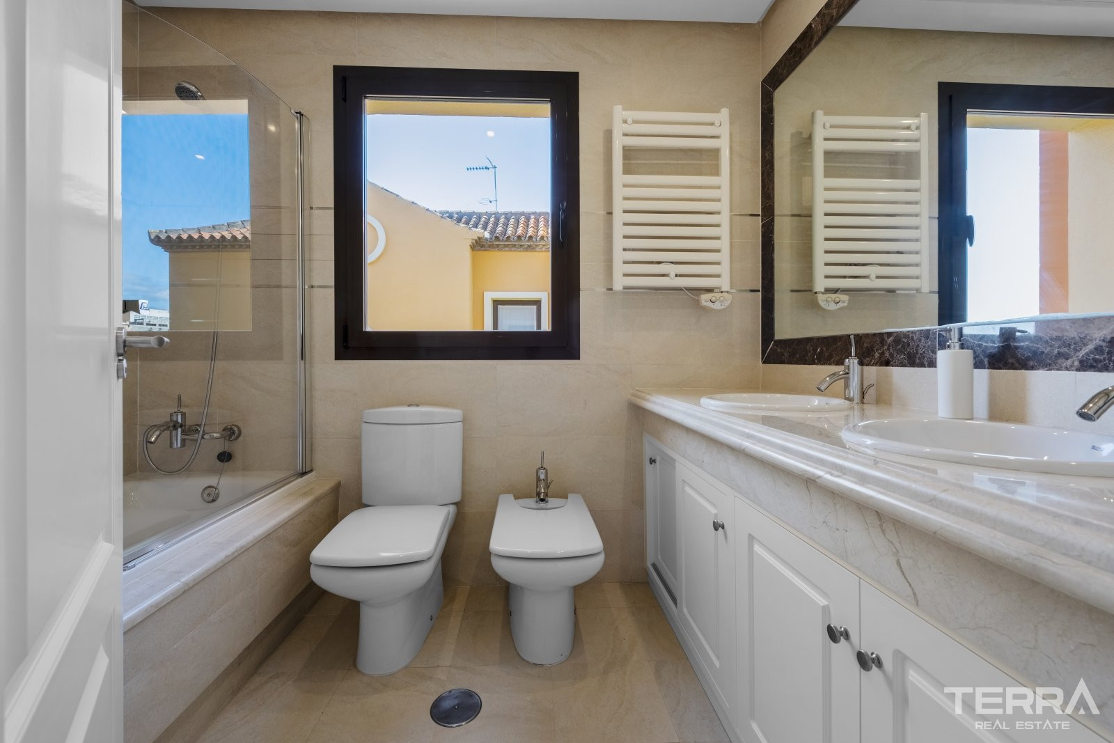 Golf Villas for Sale in Estepona, Málaga, Spain - 105739