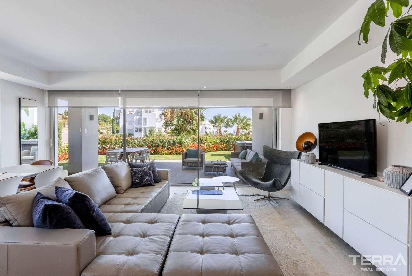 Sea-view Apartments in Casares near Estepona, Costa del Sol, Spain - 105759