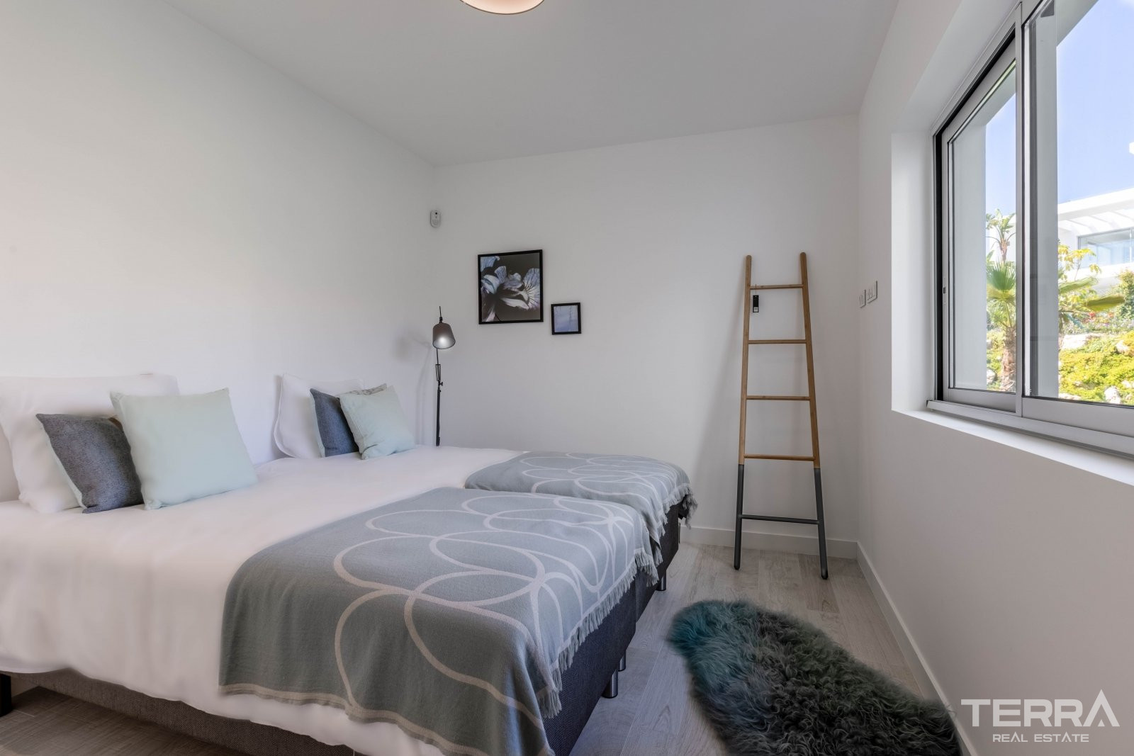 Sea-view Apartments in Casares near Estepona, Costa del Sol, Spain - 105761