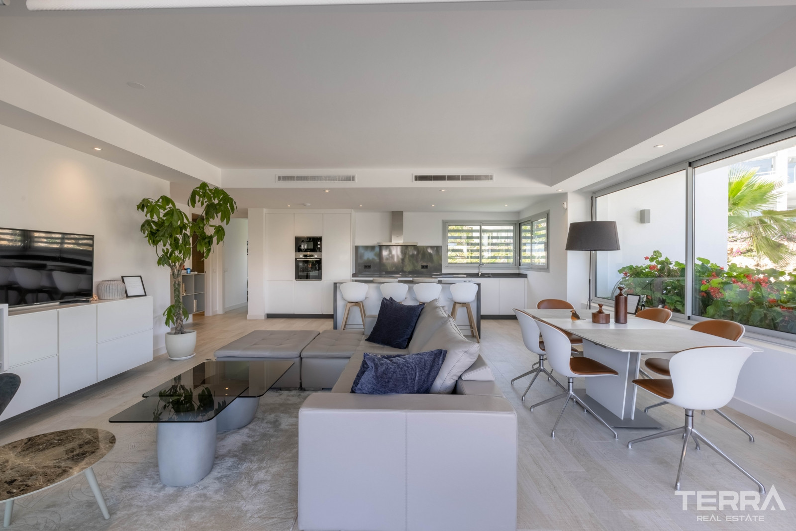 Sea-view Apartments in Casares near Estepona, Costa del Sol, Spain - 105764