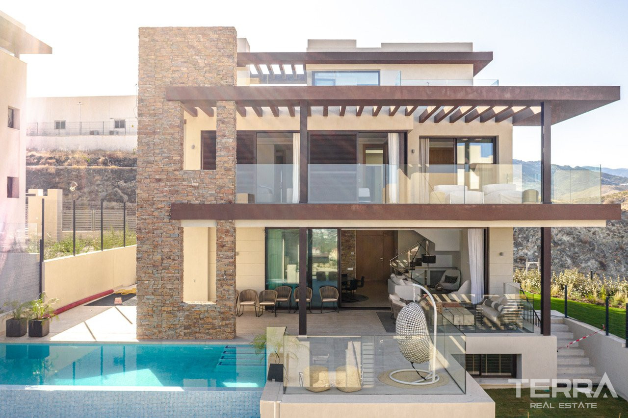 Sea View Villas for Sale in Benahavis, Málaga, Spain - 105981
