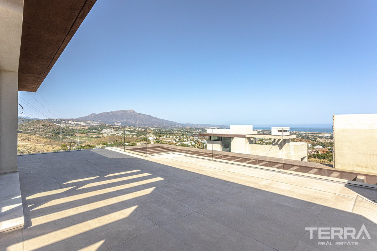 Sea View Villas for Sale in Benahavis, Málaga, Spain - 105983