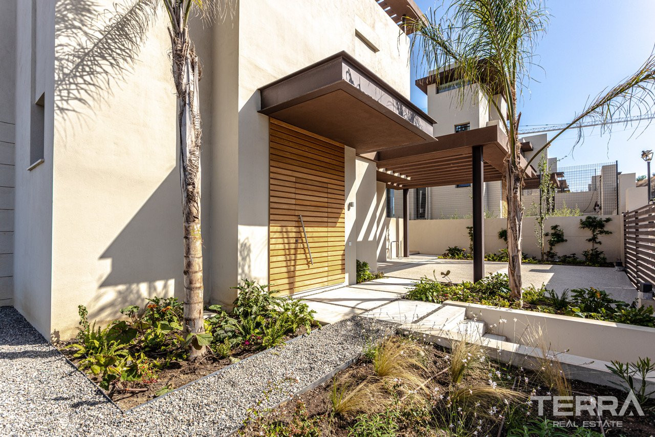 Sea View Villas for Sale in Benahavis, Málaga, Spain - 105985