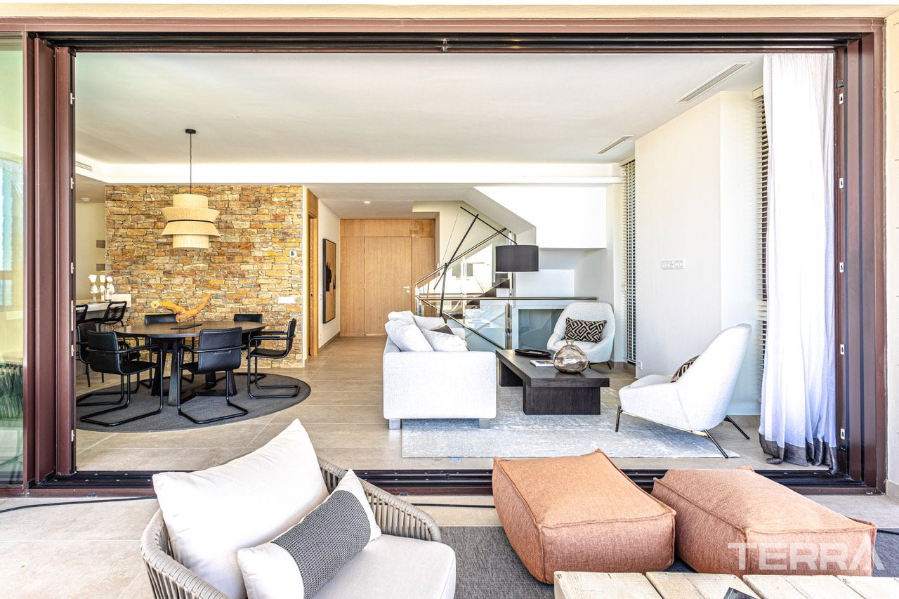 Sea View Villas for Sale in Benahavis, Málaga, Spain - 105988