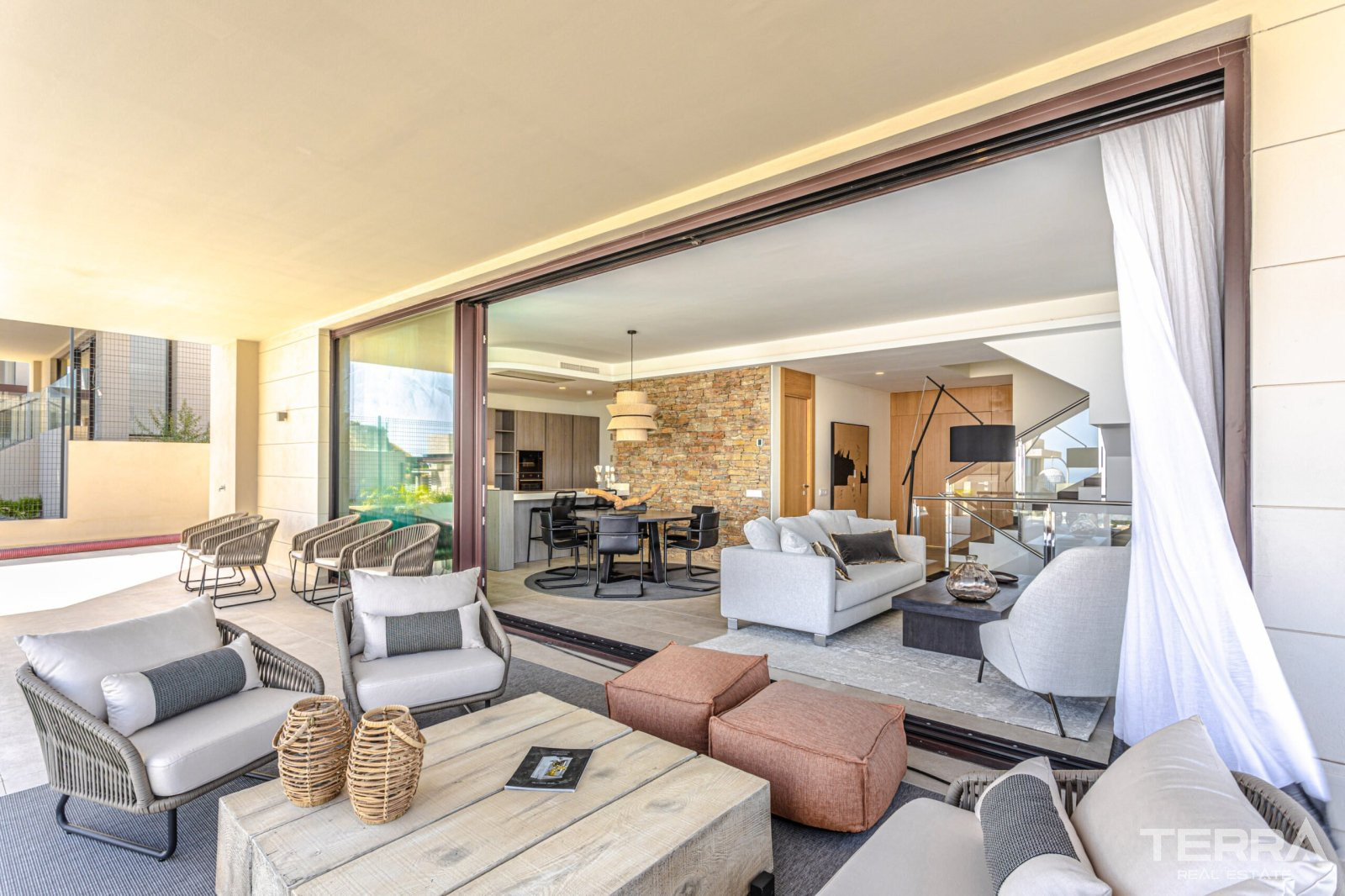 Sea View Villas for Sale in Benahavis, Málaga, Spain - 105989