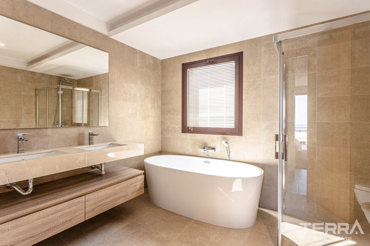 Sea View Villas for Sale in Benahavis, Málaga, Spain - 106001