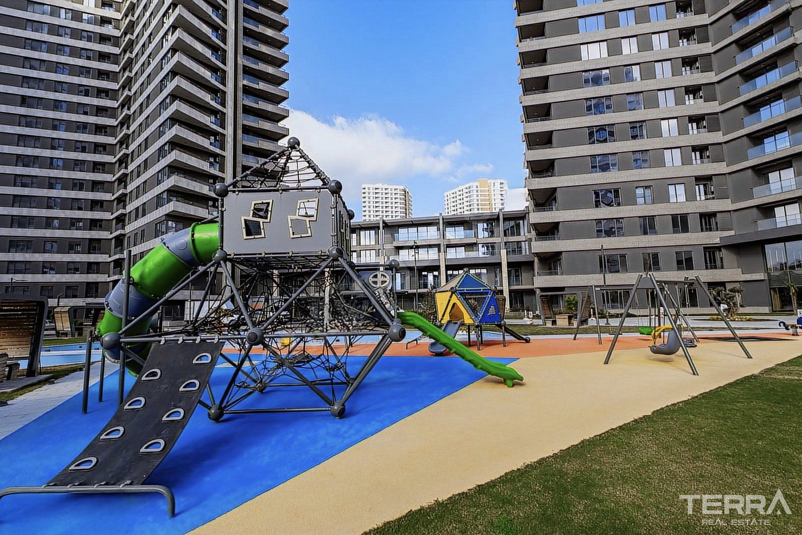 Centrally Located Apartments in Konak, Izmir, Turkey - 106368