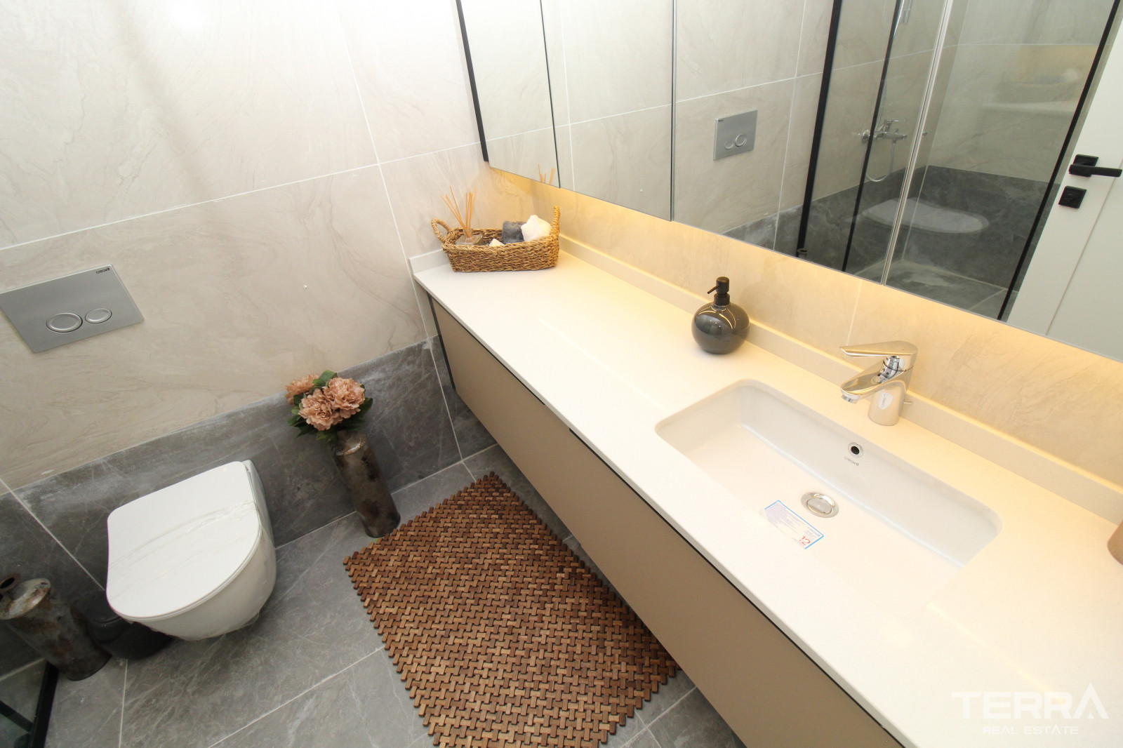 New Apartments for Sale in Ankara, Çankaya, Yaşamkent, Turkey - 106889