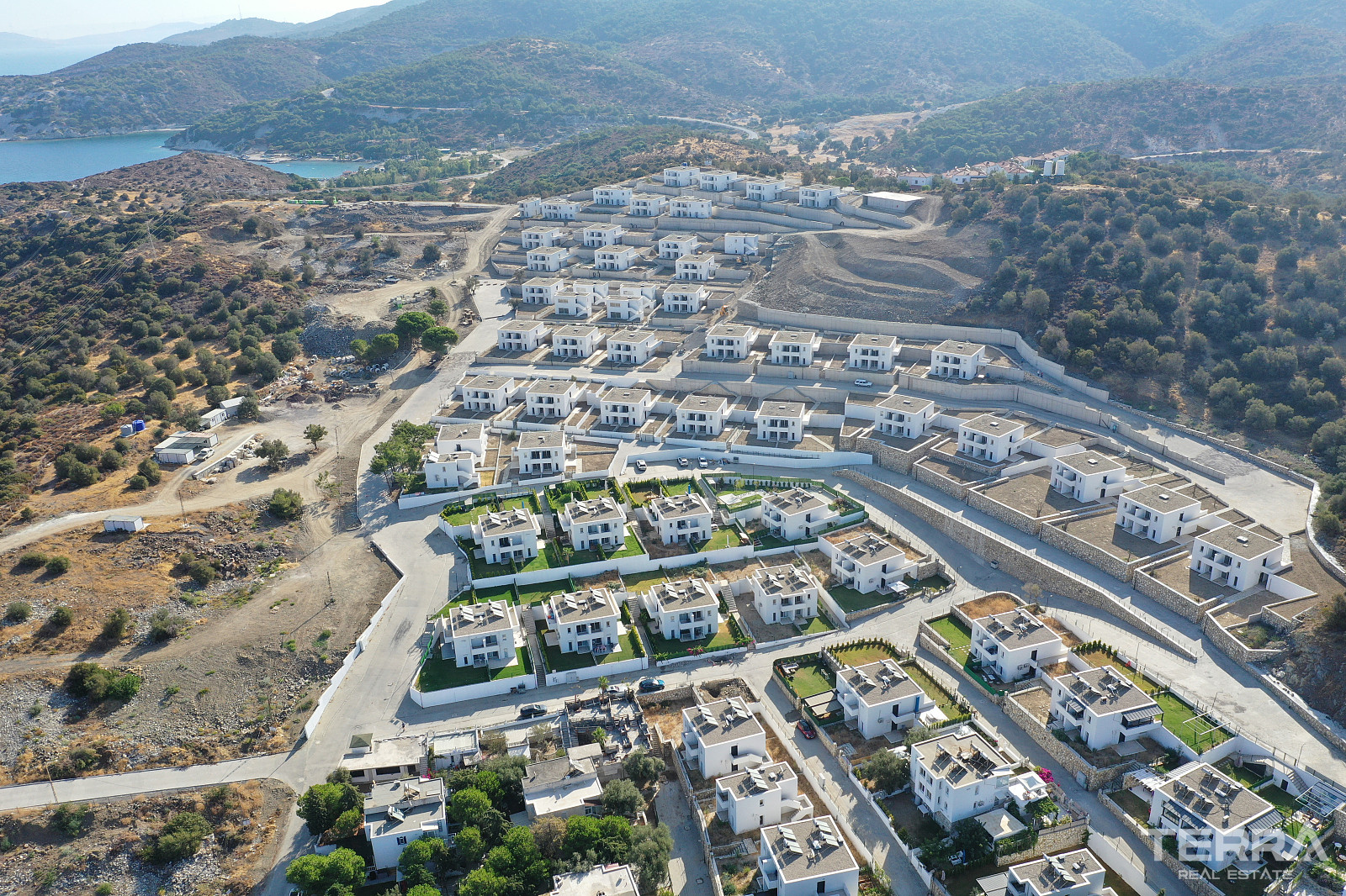 İzmir, Foça'da Denize Sıfır Konumda Anahtar Teslim Sıfır Daireler - 107200