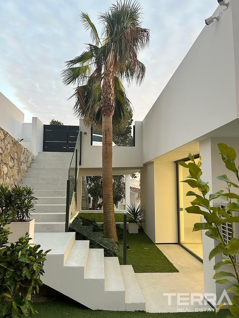 Frittliggende hus med havutsikt til salgs i Altea, Alicante, Spania - 107520