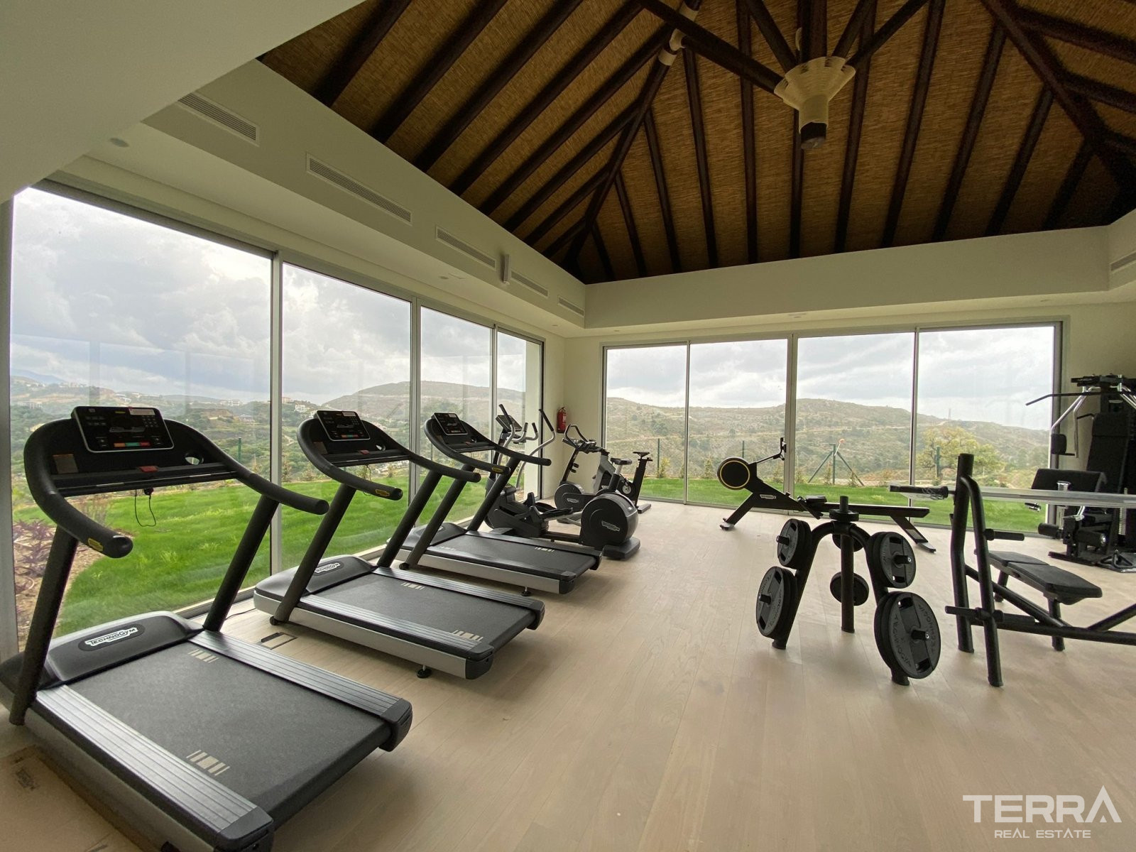 Golf Apartments for Sale in Benahavís, Costa del Sol, Spain - 108270