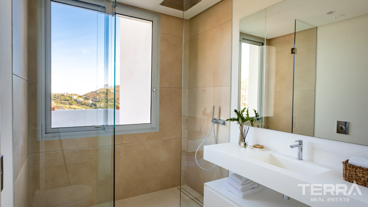 Golf Apartments for Sale in Benahavís, Costa del Sol, Spain - 108285