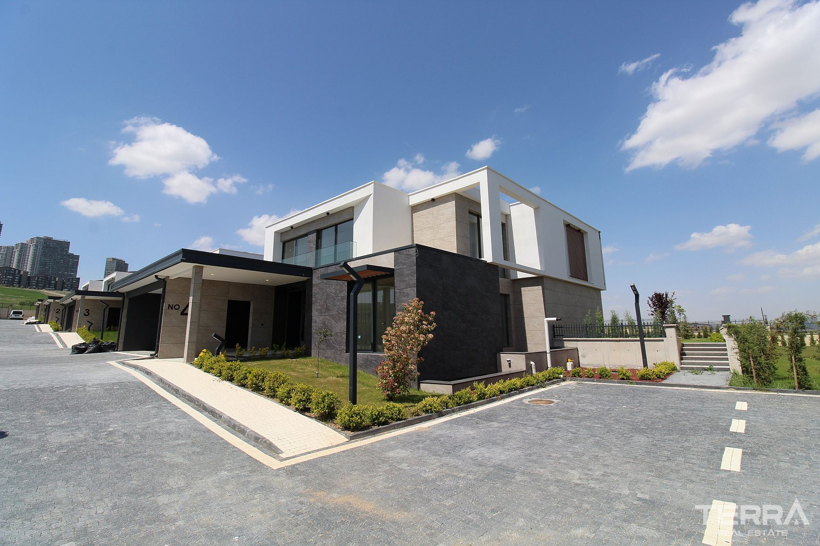 Ankara Gölbaşı'nda Site İçinde Göl Manzaralı Satılık Müstakil Villalar