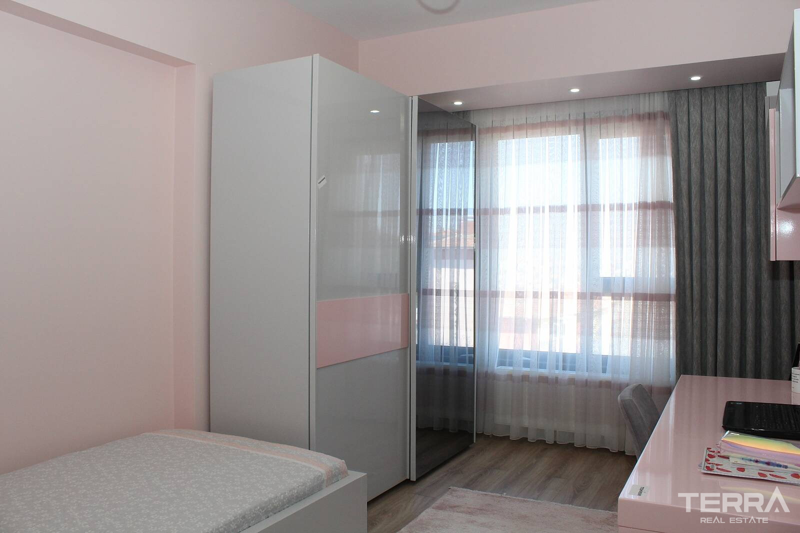 Ankara, Mamak'ta Şehir Manzaralı Satılık Modern Daireler - 108876