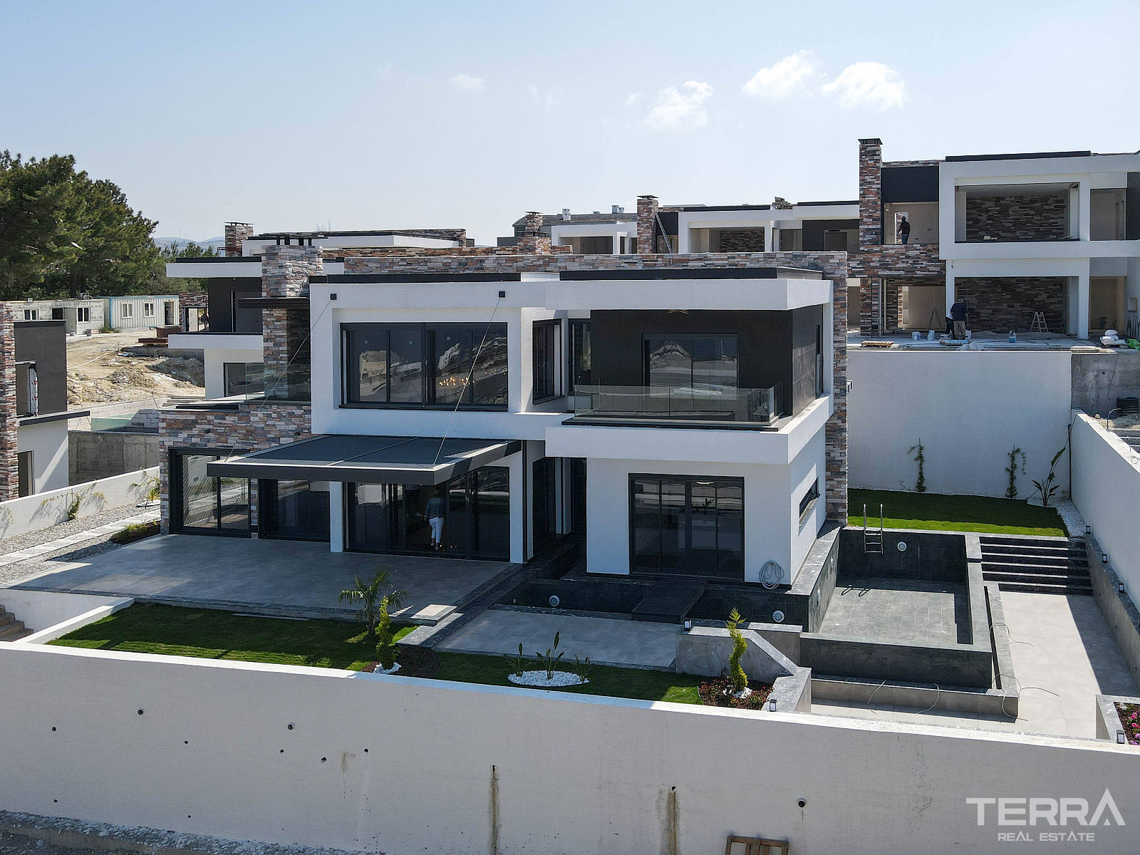Eksklusive villaer med havutsikt til salgs i Kuşadası, Tyrkia - 109071