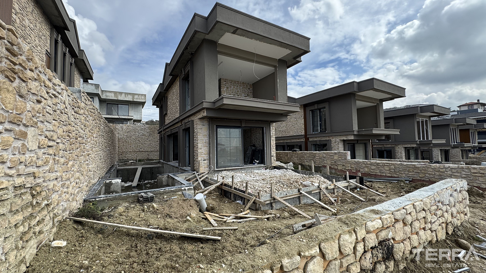 Villas for Sale with Private Pool in Aydın, Kuşadası - 110139