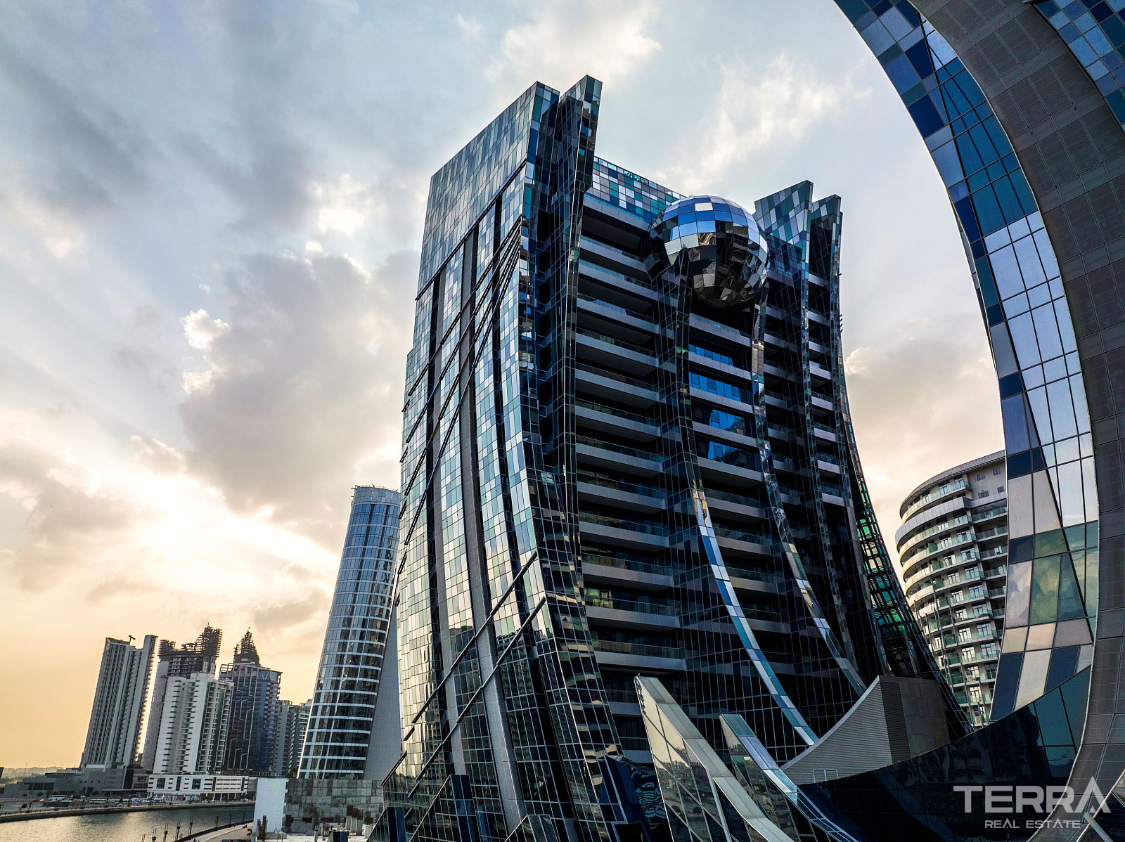 Furnished Apartments for Sale on Business Bay Canal, Dubai - 111726