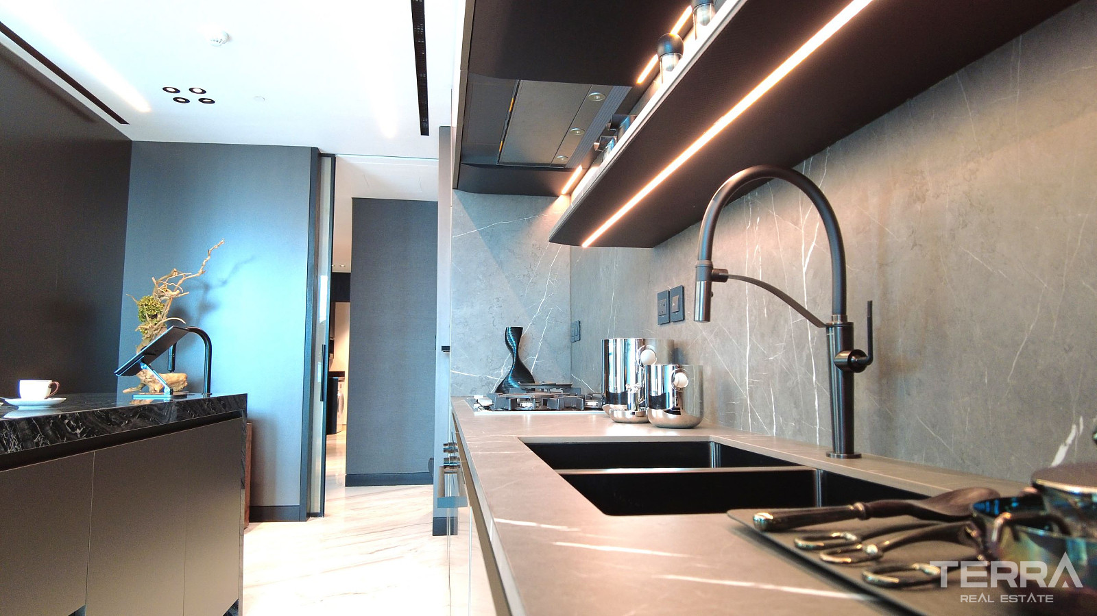 Furnished Apartments for Sale on Business Bay Canal, Dubai - 111735