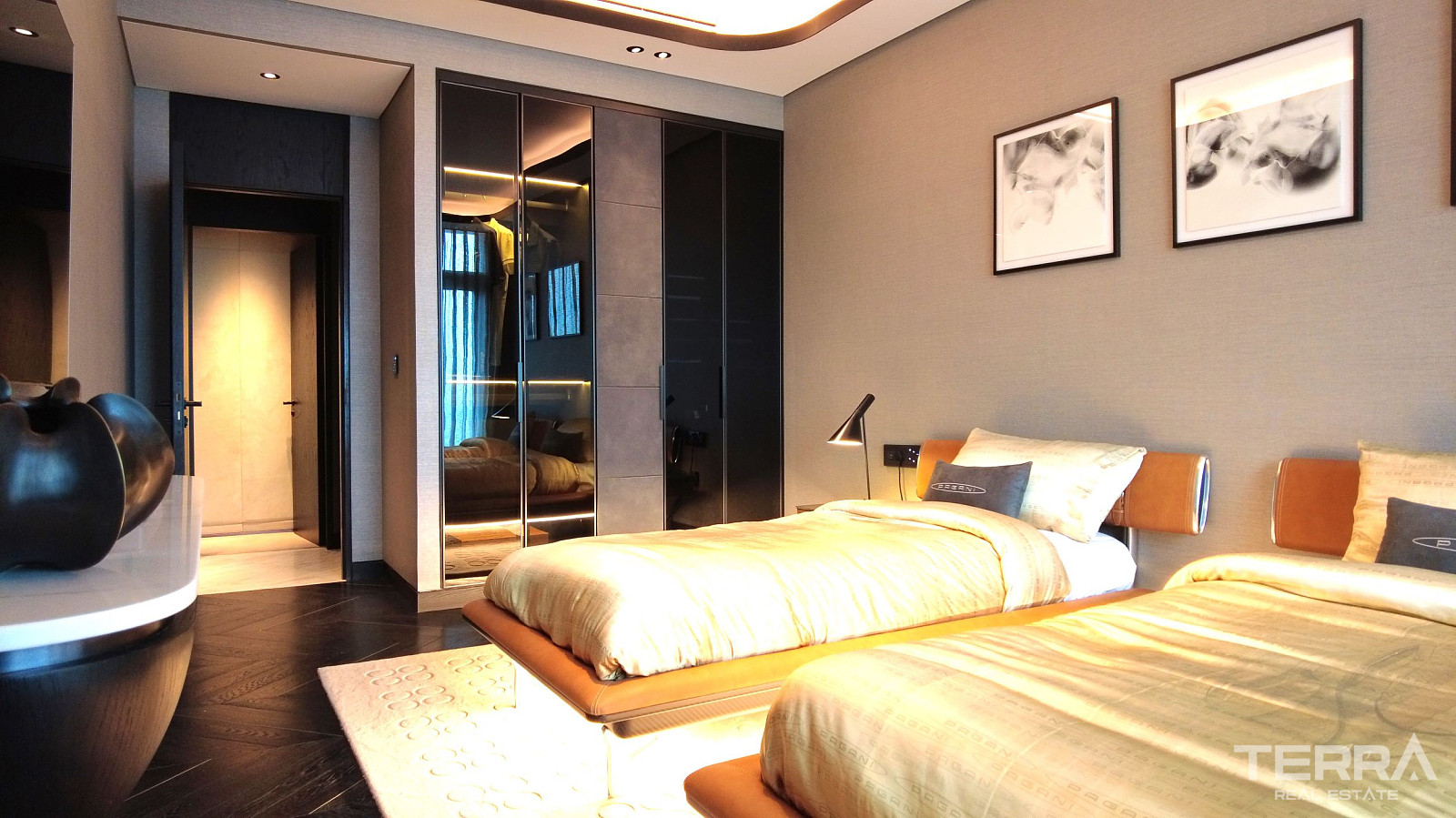 Furnished Apartments for Sale on Business Bay Canal, Dubai - 111738