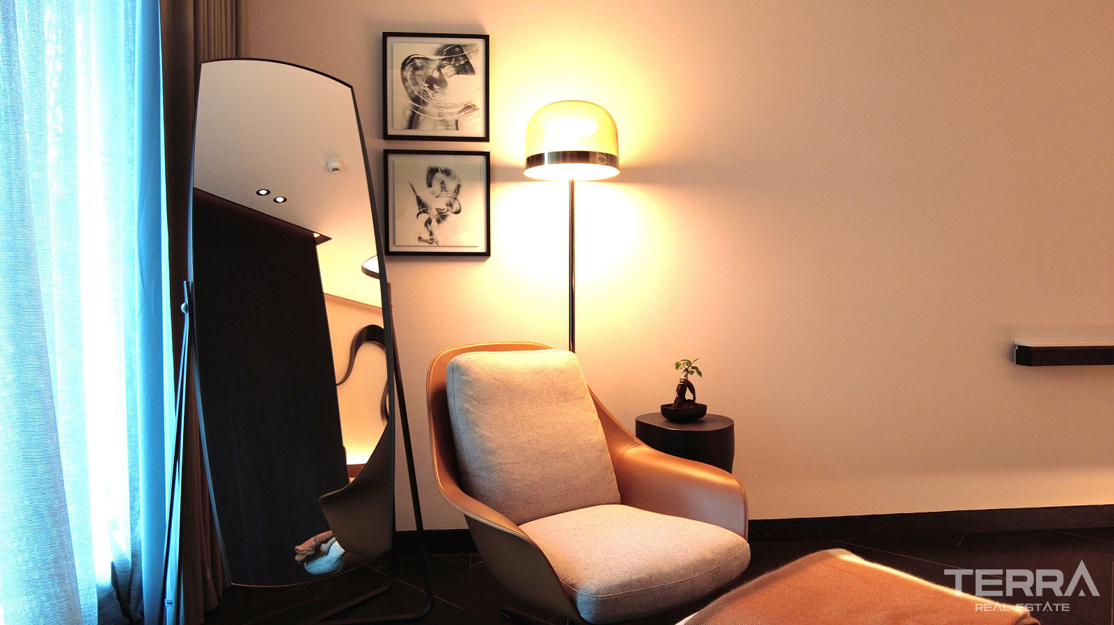 Furnished Apartments for Sale on Business Bay Canal, Dubai - 111742