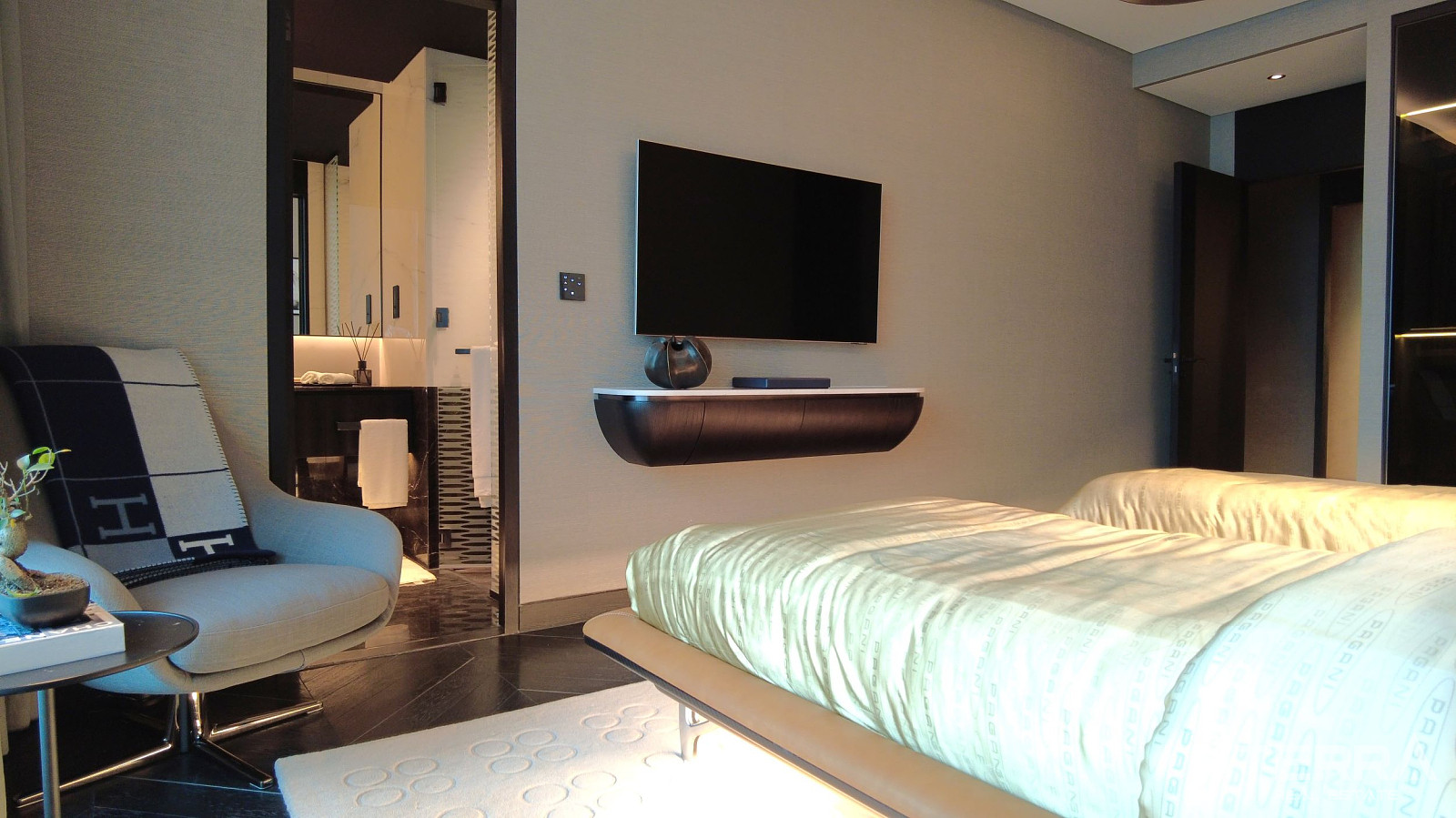 Furnished Apartments for Sale on Business Bay Canal, Dubai - 111747