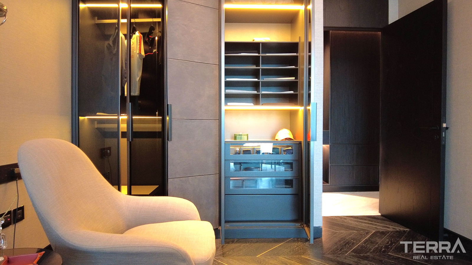 Furnished Apartments for Sale on Business Bay Canal, Dubai - 111749