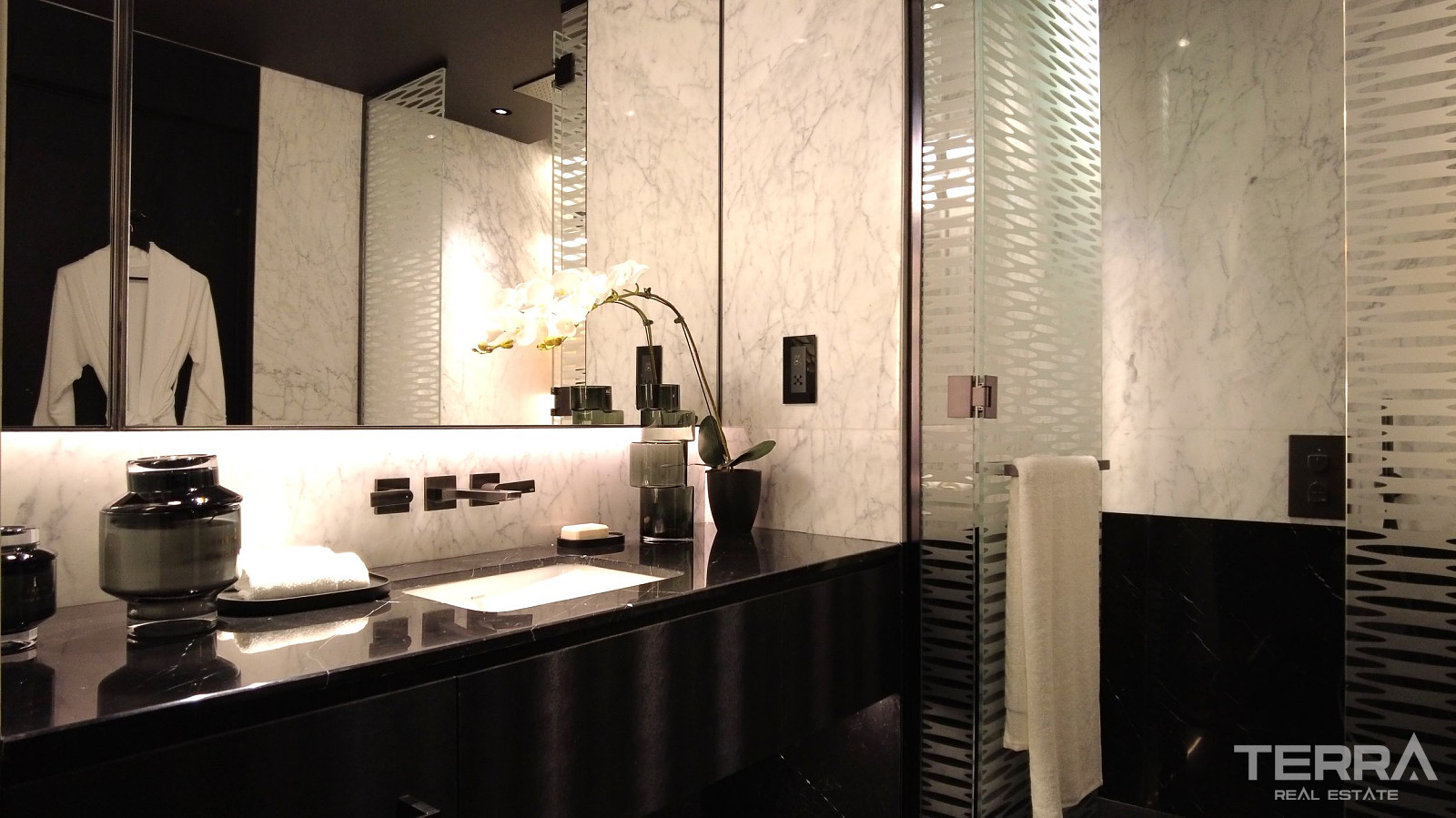 Furnished Apartments for Sale on Business Bay Canal, Dubai - 111752