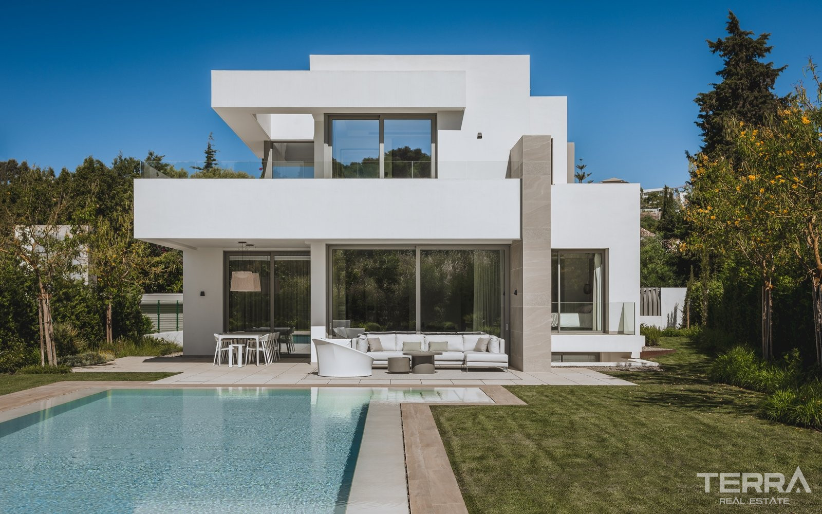 Golf Villas for Sale in Estepona, Málaga, Costa del Sol
