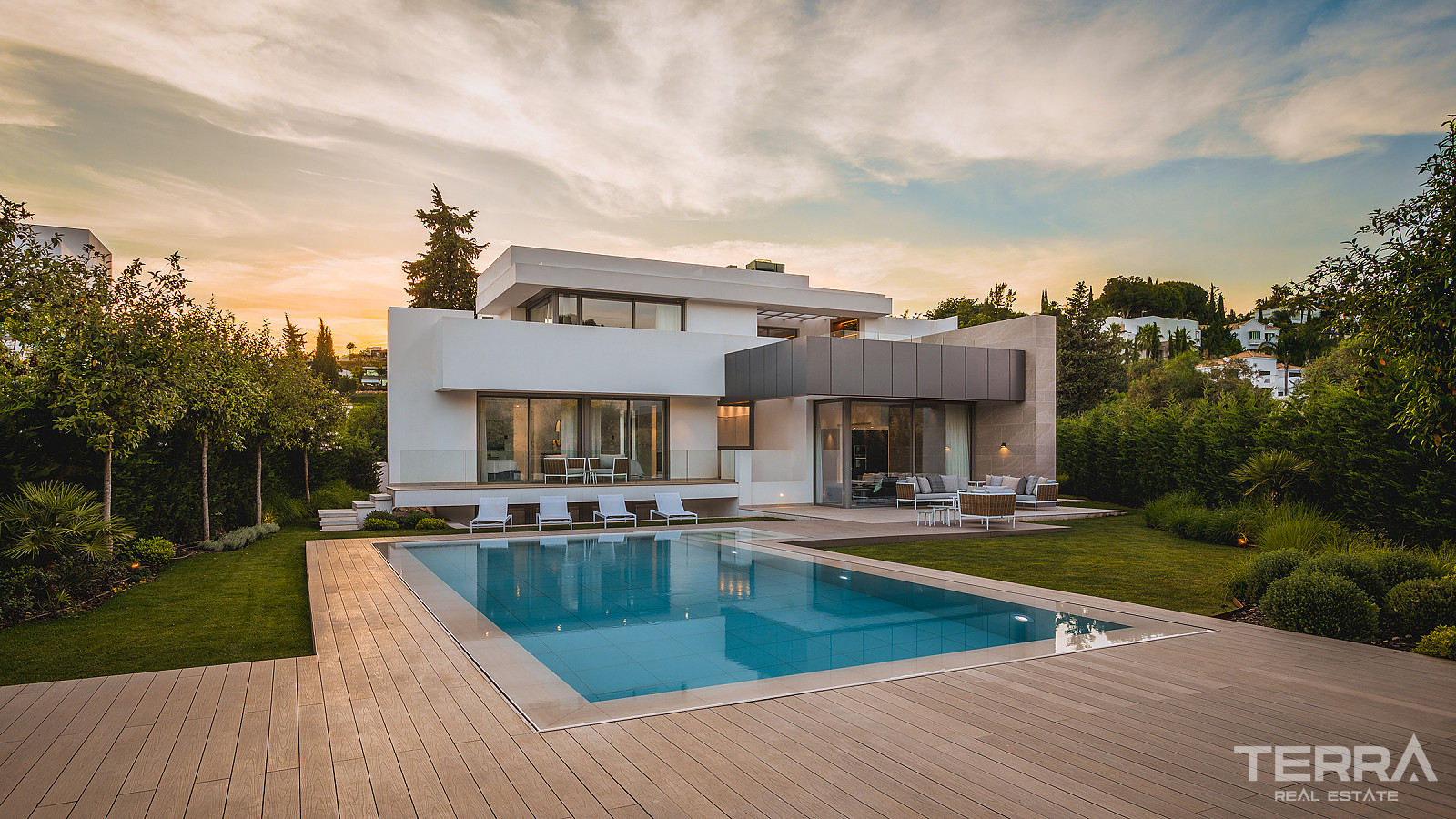 Golf Villas for Sale in Estepona, Málaga, Costa del Sol - 112276