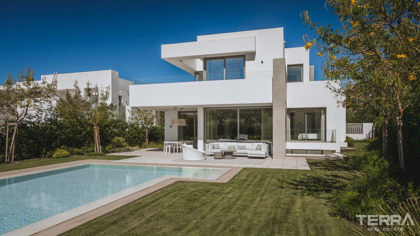 Golf Villas for Sale in Estepona, Málaga, Costa del Sol - 112277