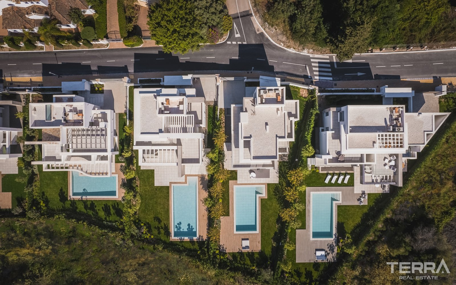 Golf Villas for Sale in Estepona, Málaga, Costa del Sol - 112285