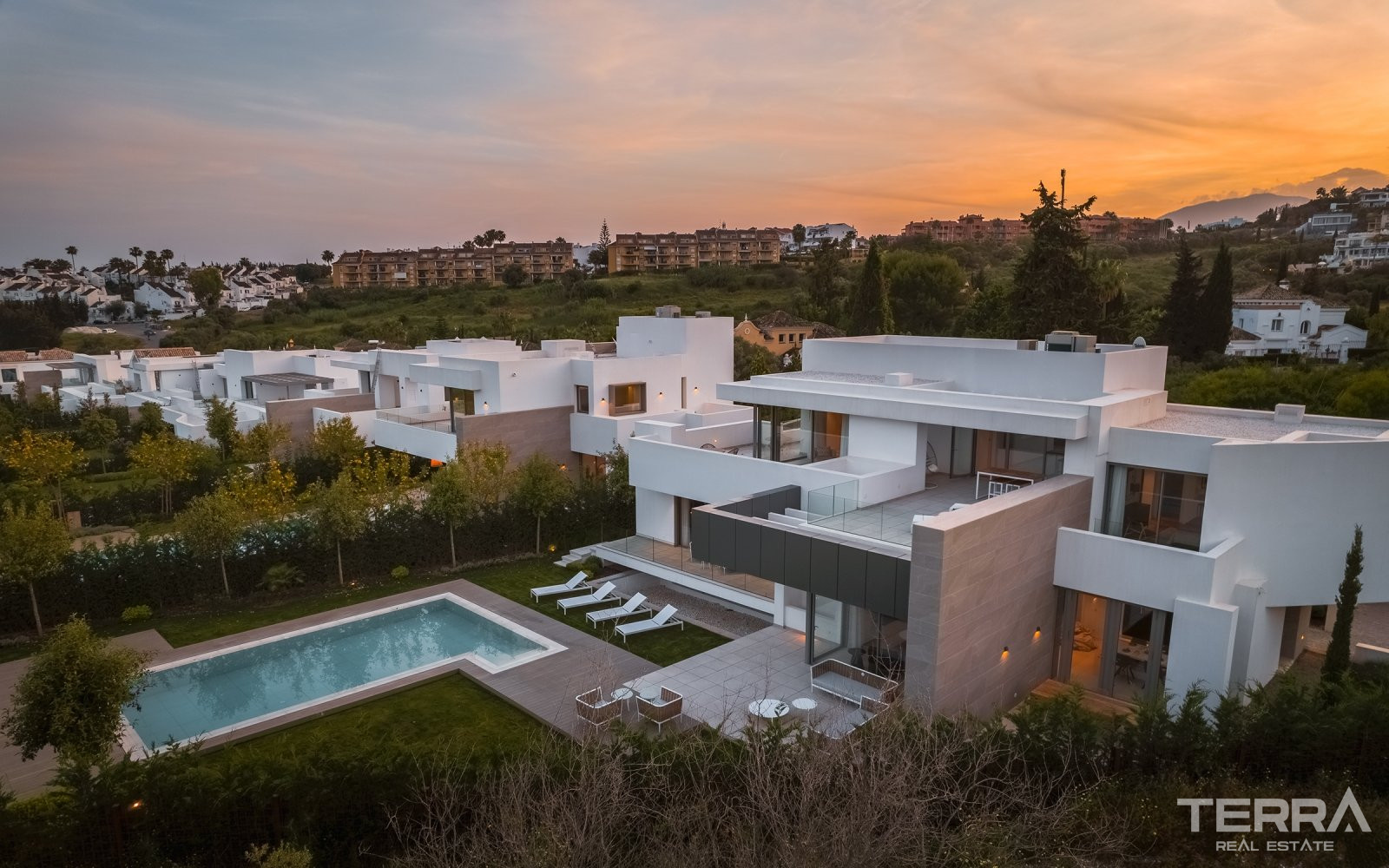 Golf Villas for Sale in Estepona, Málaga, Costa del Sol - 112289