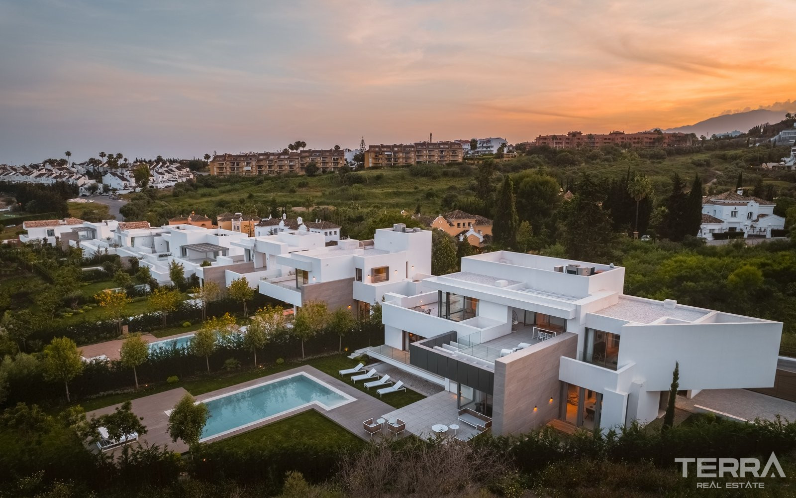 Golf Villas for Sale in Estepona, Málaga, Costa del Sol - 112290