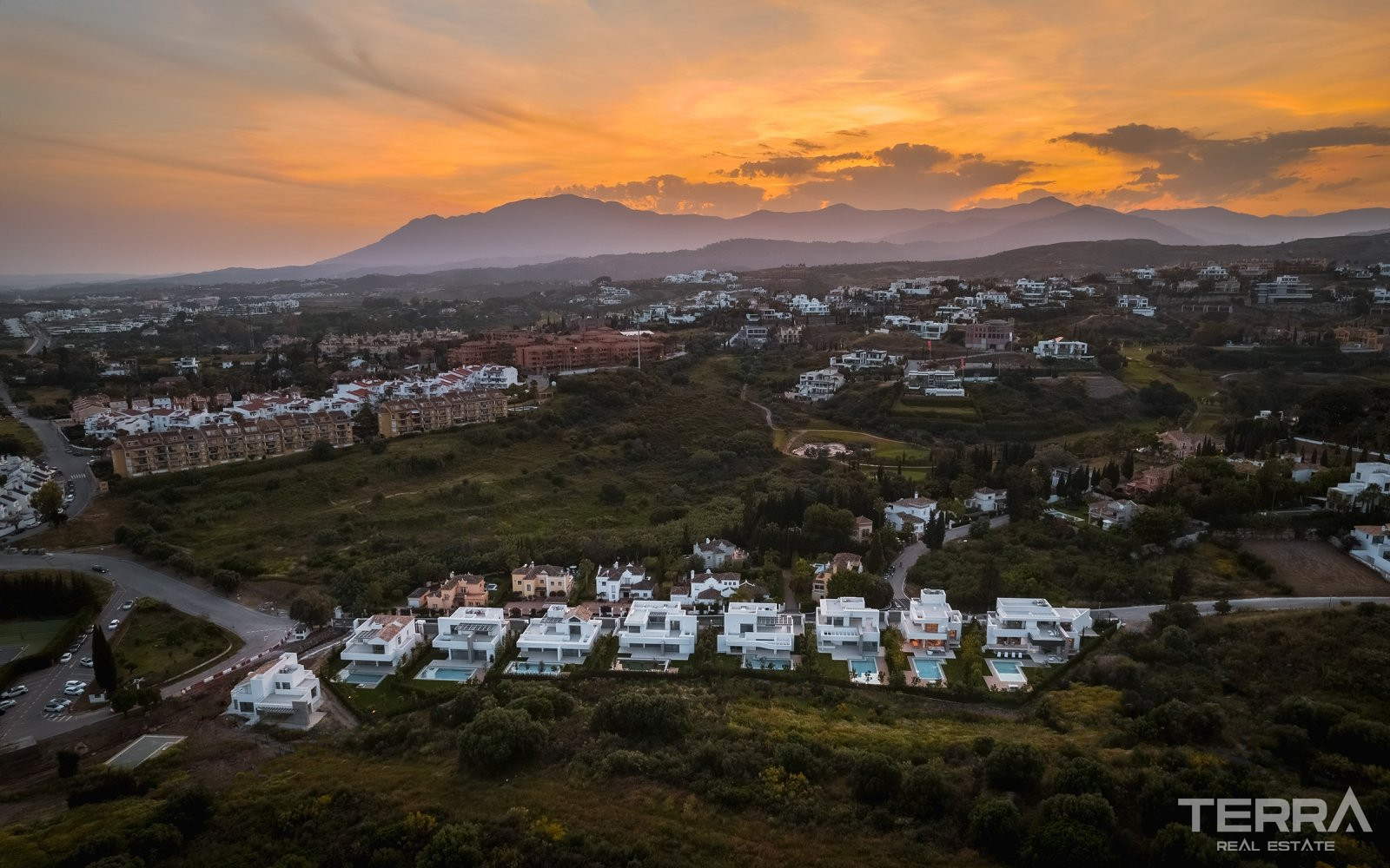 Golf Villas for Sale in Estepona, Málaga, Costa del Sol - 112292