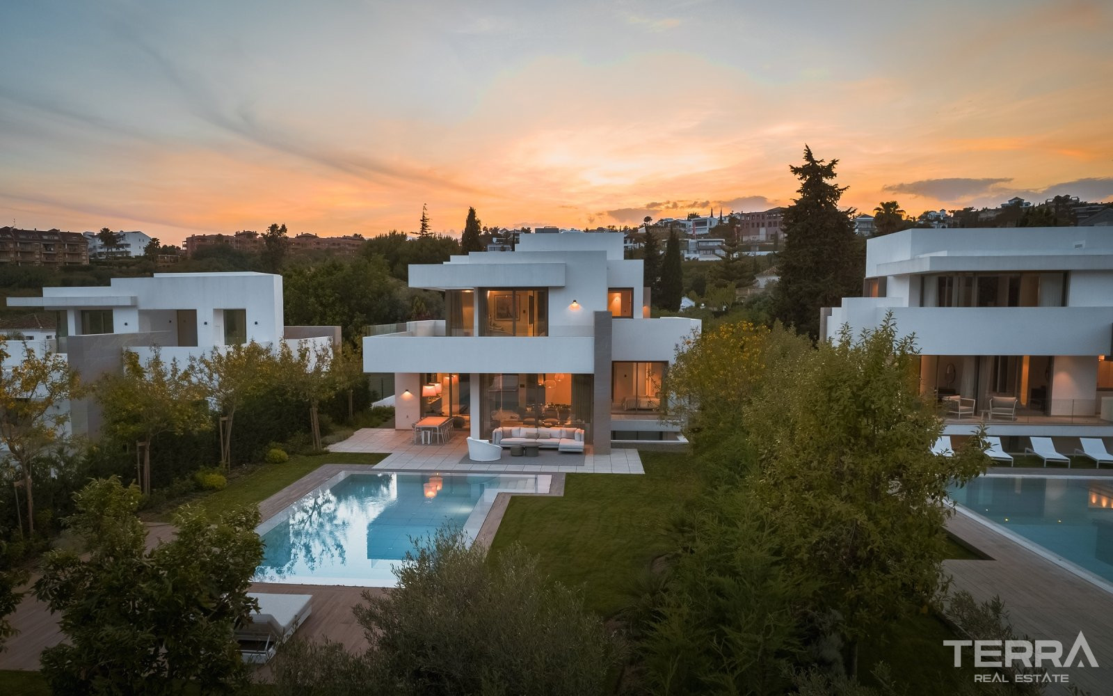 Golf Villas for Sale in Estepona, Málaga, Costa del Sol - 112293