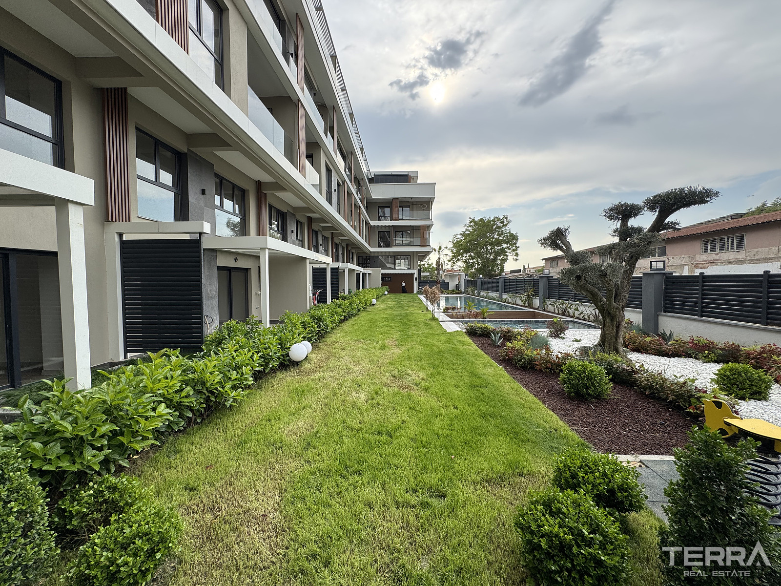 Spacious Apartments for Sale in İzmir, Bornova, Turkey - 113639