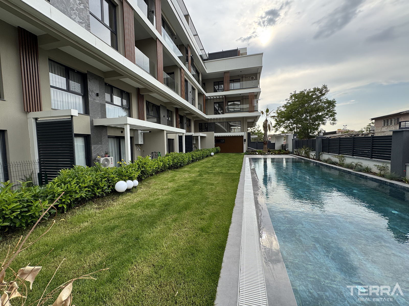 Spacious Apartments for Sale in İzmir, Bornova, Turkey - 113642