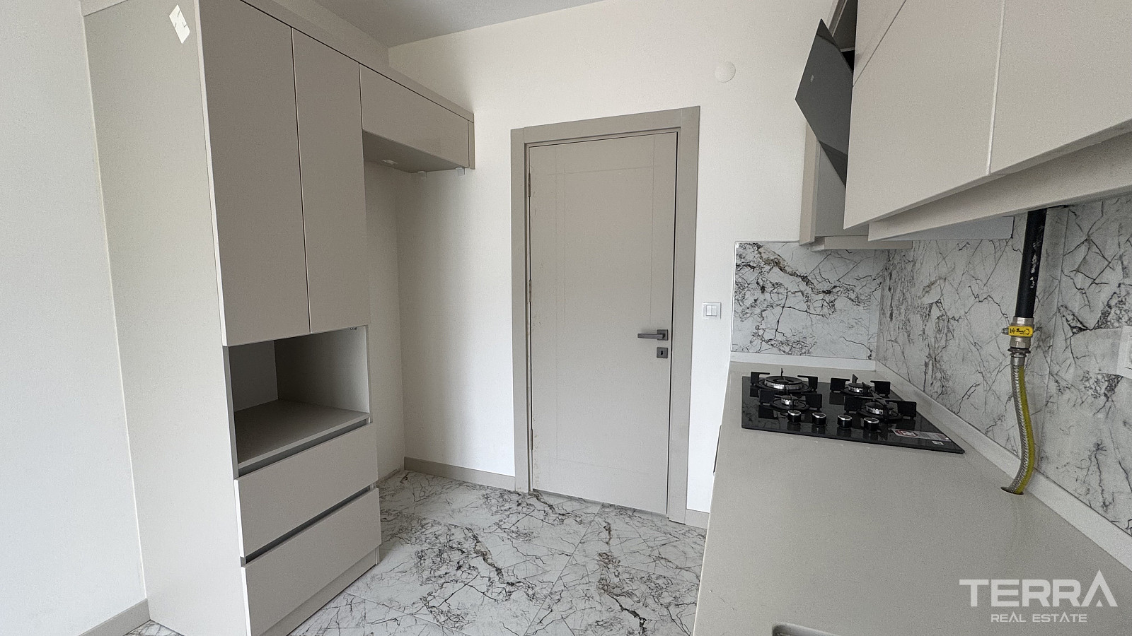Spacious Apartments for Sale in İzmir, Bornova, Turkey - 113658