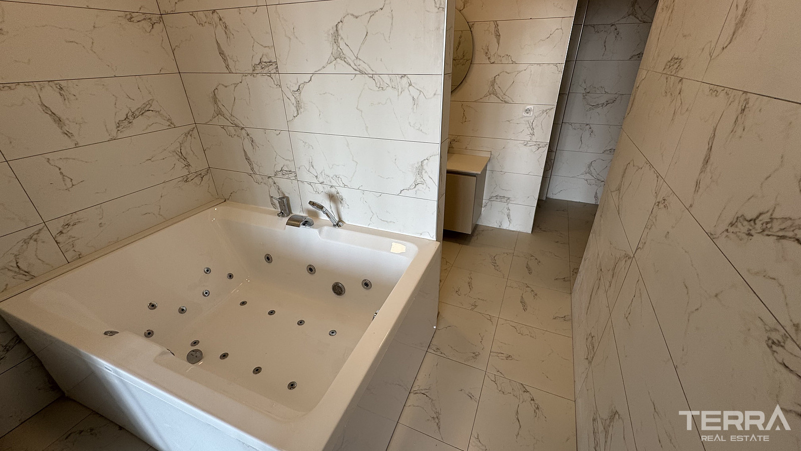 Spacious Apartments for Sale in İzmir, Bornova, Turkey - 113668