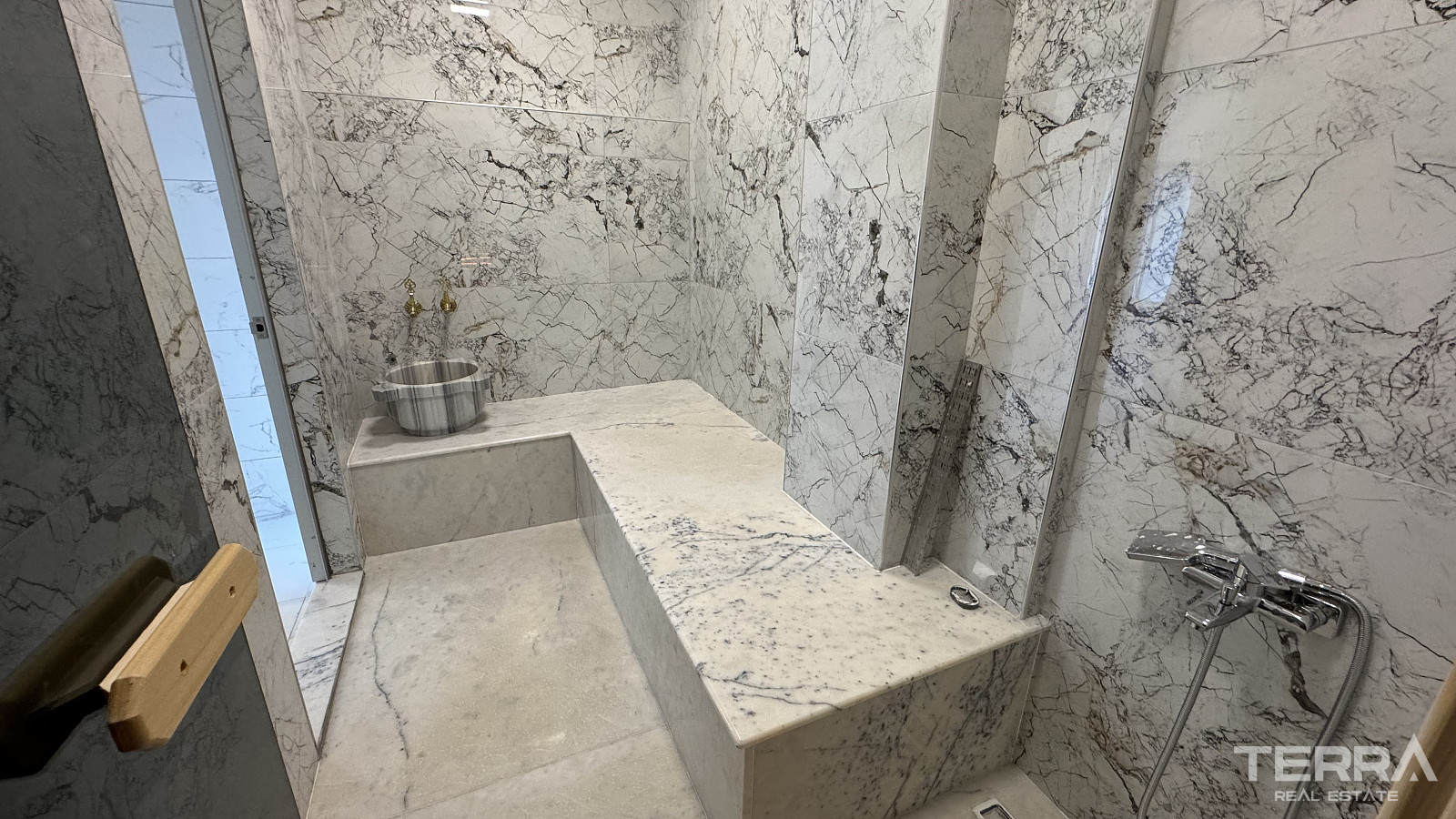 Spacious Apartments for Sale in İzmir, Bornova, Turkey - 113670