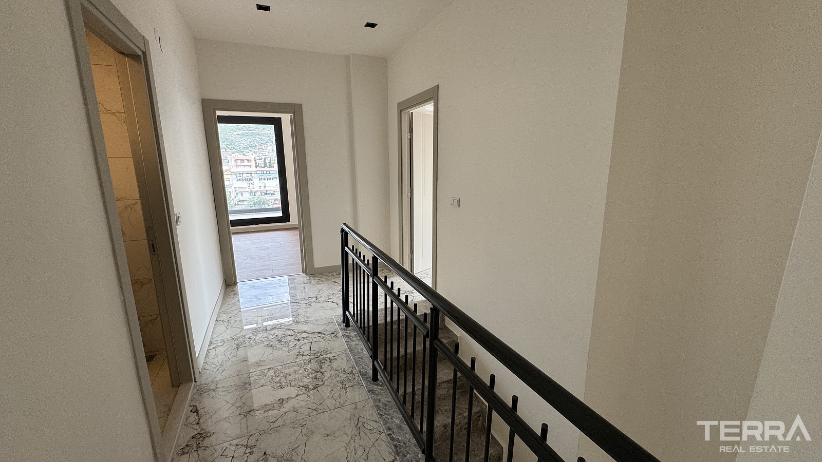 Spacious Apartments for Sale in İzmir, Bornova, Turkey - 113678