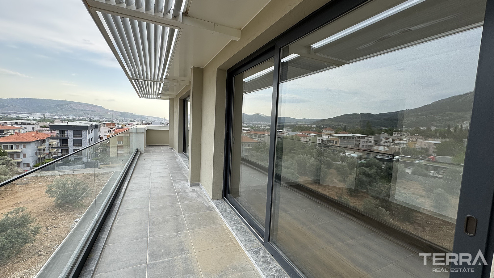Spacious Apartments for Sale in İzmir, Bornova, Turkey - 113679
