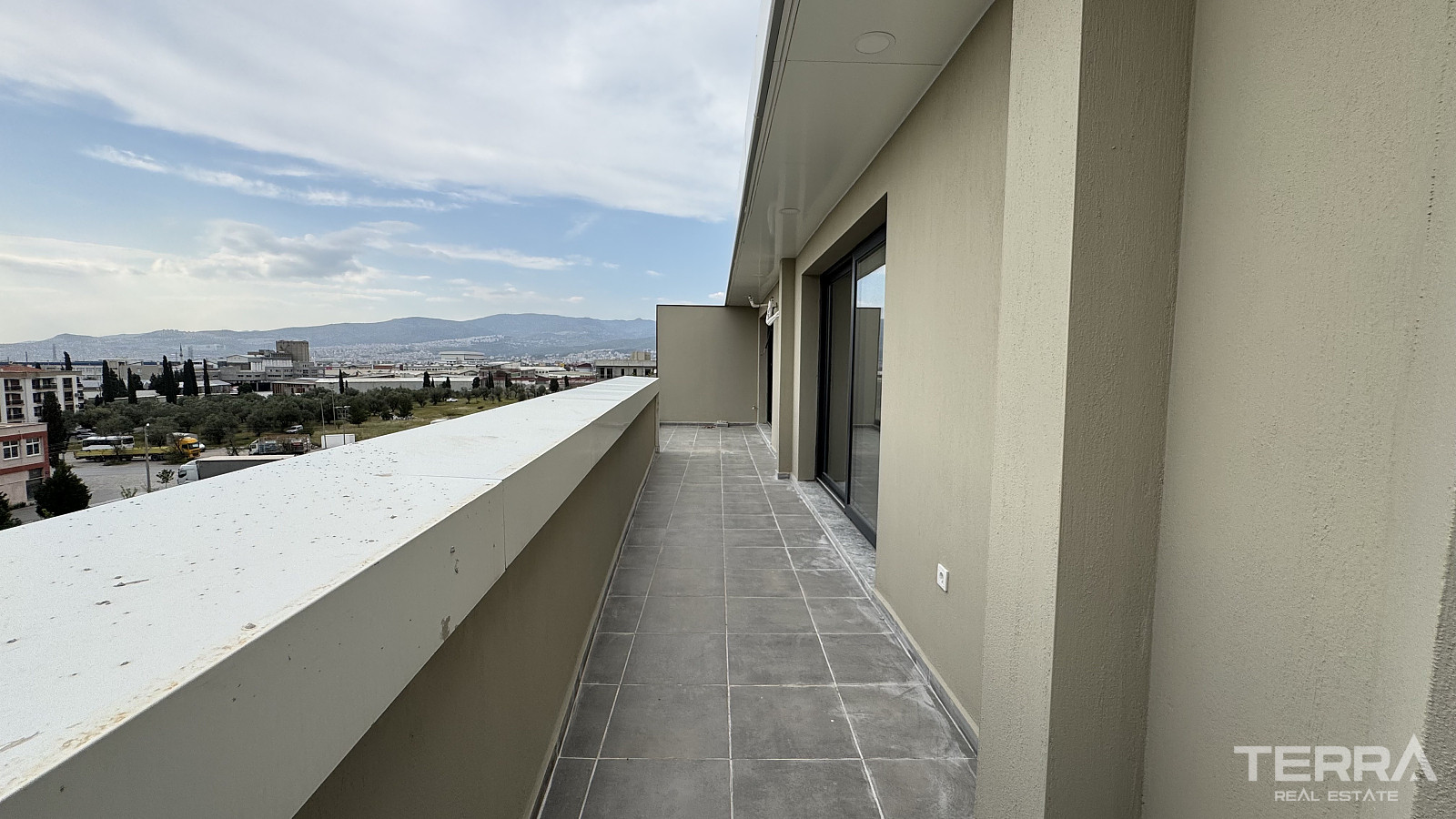 Spacious Apartments for Sale in İzmir, Bornova, Turkey - 113680