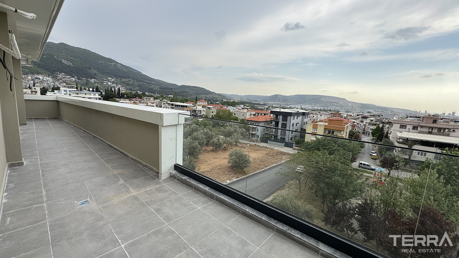 Spacious Apartments for Sale in İzmir, Bornova, Turkey - 113681